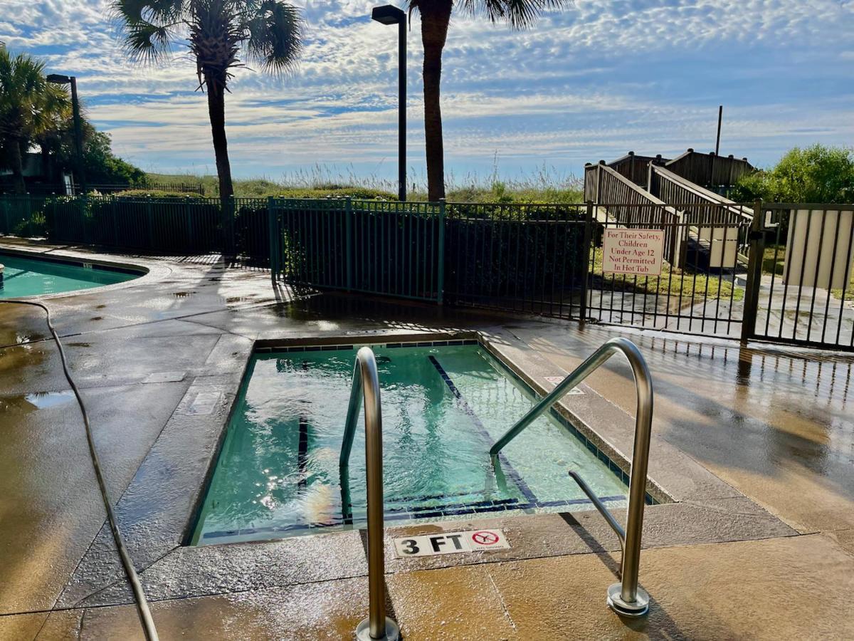 Oceanview Condo With Pool, Hot Tub, Balcony, Right On The Beach マートルビーチ エクステリア 写真